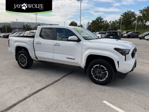White 2024 Toyota Tacoma TRD Sport for sale in Kansas City, MO