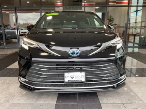 Photos of 2025 Toyota Sienna Platinum for sale in Kansas City, MO at Jay Wolfe Toyota