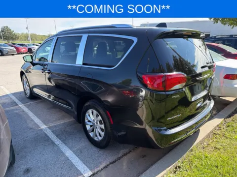 More photos of 2019 Chrysler Pacifica Touring L at Jay Wolfe Toyota, MO