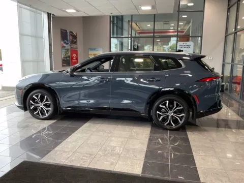 More photos of 2025 Toyota Crown Signia XLE at Jay Wolfe Toyota, MO