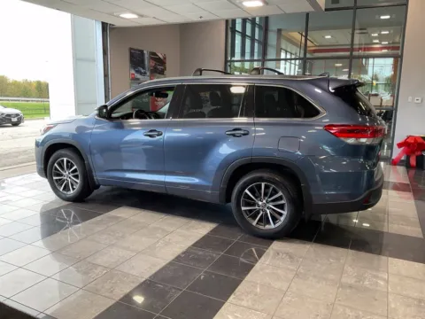 More photos of 2017 Toyota Highlander XLE at Jay Wolfe Toyota, MO