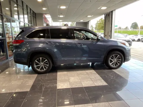 More photos of 2017 Toyota Highlander XLE at Jay Wolfe Toyota, MO