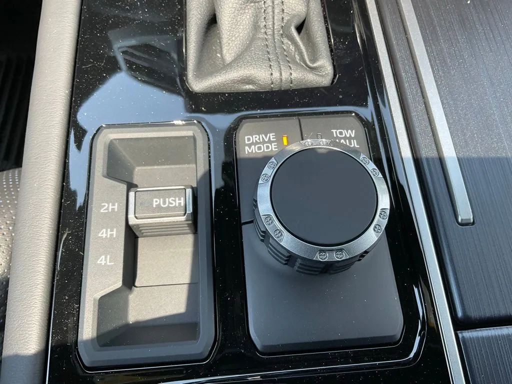 2025 Toyota Tundra Platinum - Photo 13