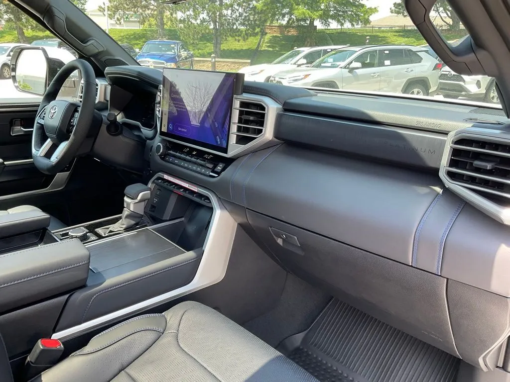 2025 Toyota Tundra Platinum - Photo 14