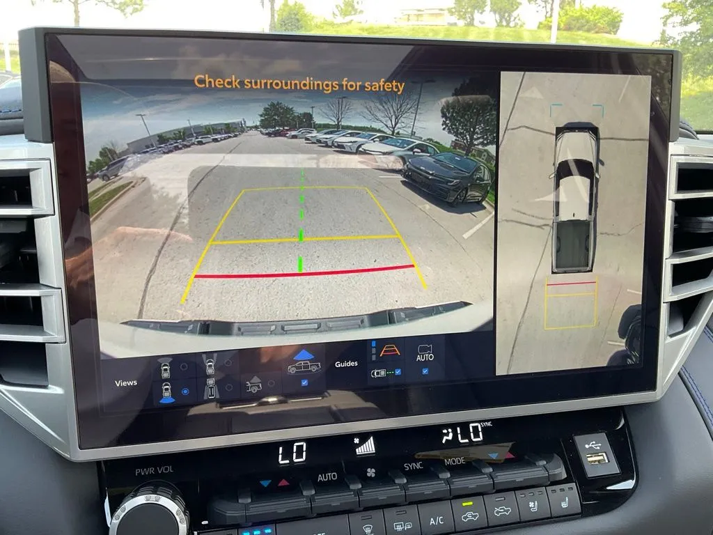 2025 Toyota Tundra Platinum - Photo 12