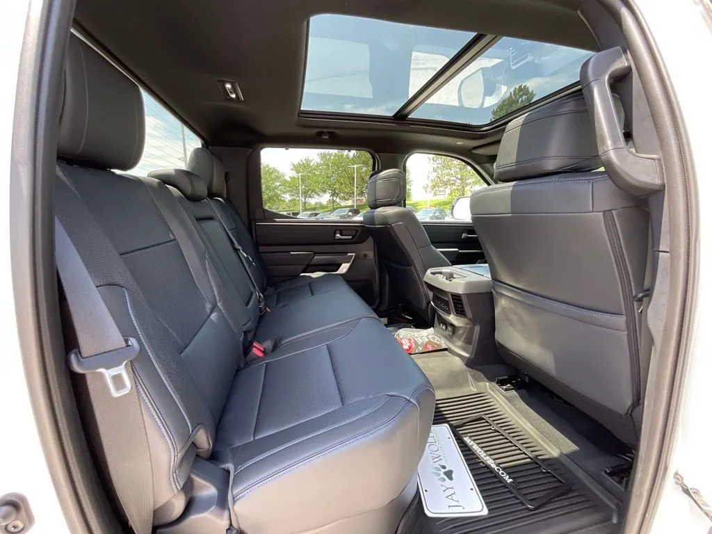 2025 Toyota Tundra Platinum - Photo 16