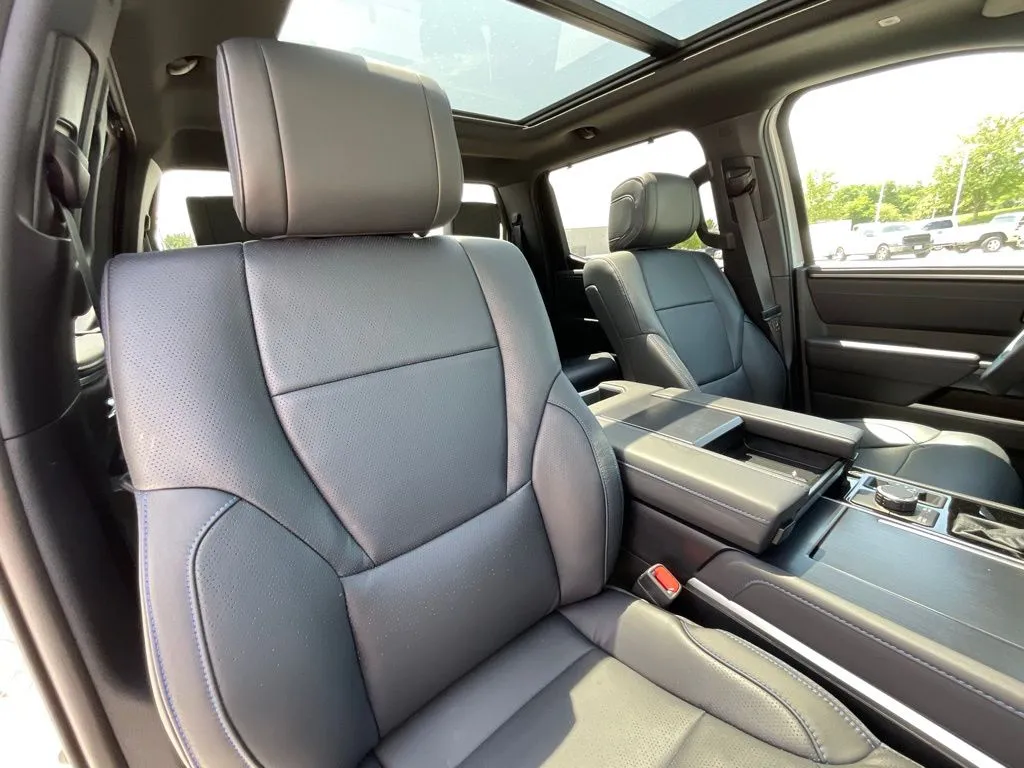2025 Toyota Tundra Platinum - Photo 15