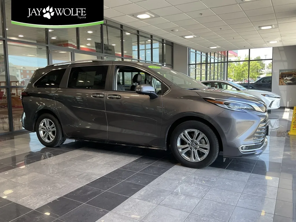 2023 Toyota Sienna Platinum for sale in Kansas City, MO