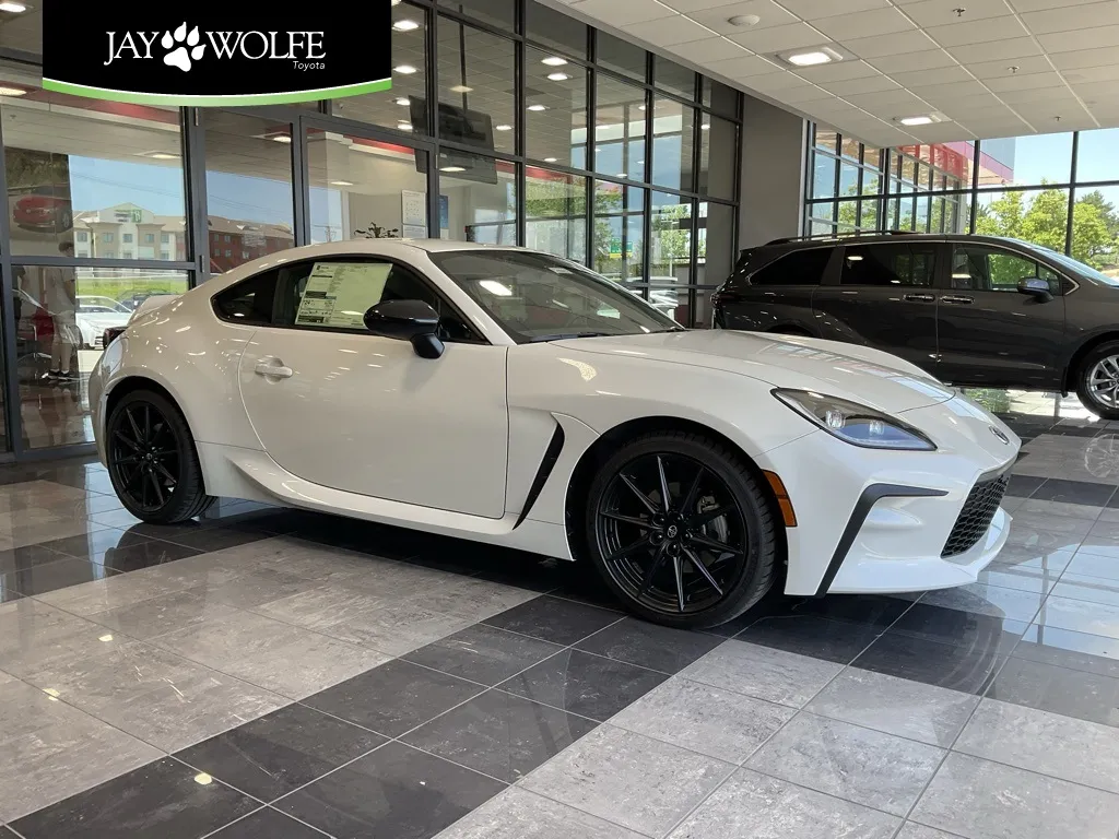 White 2025 Toyota GR86 Premium for sale in Kansas City, MO