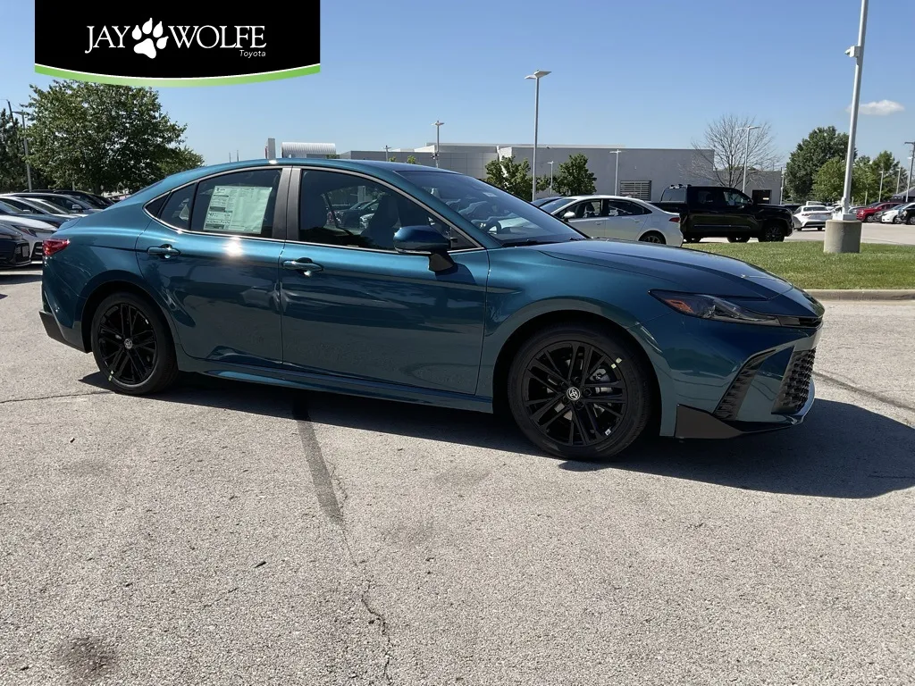 Unknown 2025 Toyota Camry SE for sale in Kansas City, MO