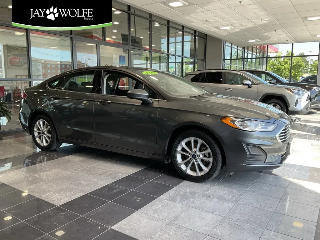 Gray 2020 Ford Fusion Hybrid SE for sale in Kansas City, MO