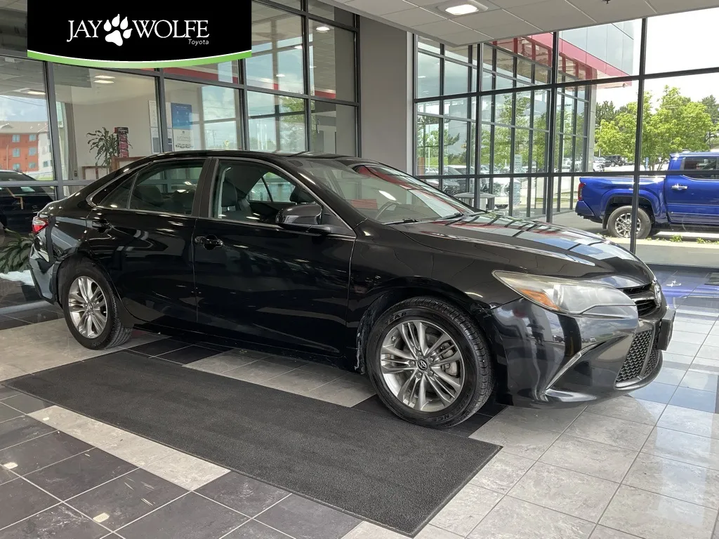 Black 2017 Toyota Camry SE for sale in Kansas City, MO