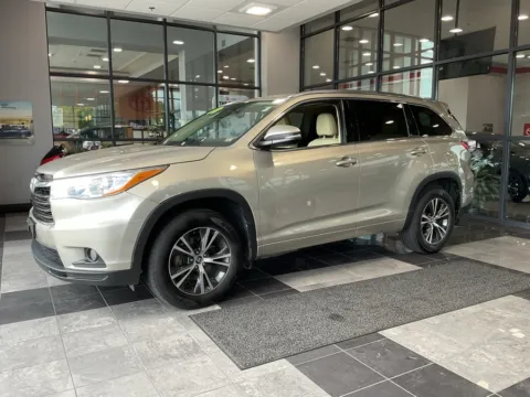 Another view of 2016 Toyota Highlander XLE V6 for sale in Kansas City, MO at Jay Wolfe Toyota