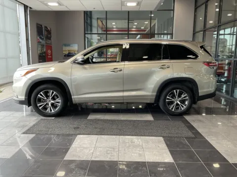 More photos of 2016 Toyota Highlander XLE V6 at Jay Wolfe Toyota, MO