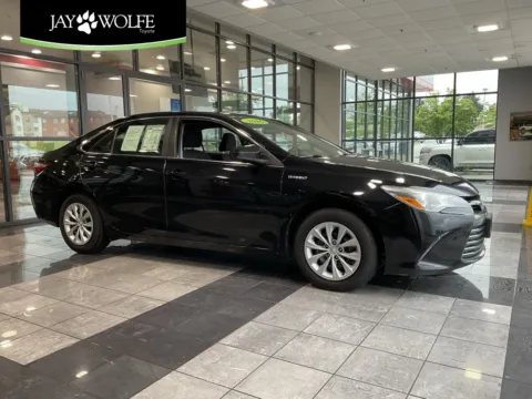 Black 2016 Toyota Camry Hybrid LE for sale in Kansas City, MO