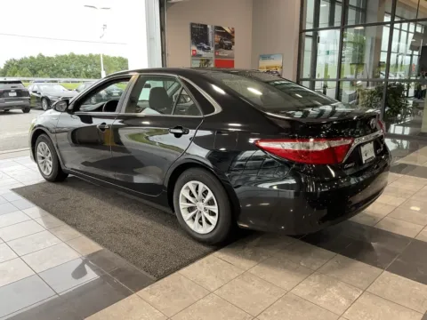 More photos of 2016 Toyota Camry Hybrid LE at Jay Wolfe Toyota, MO