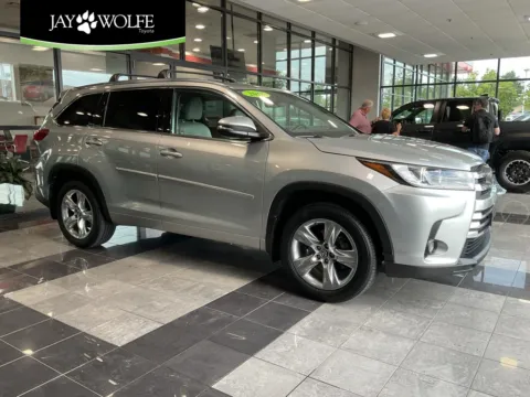 Silver 2018 Toyota Highlander Limited for sale in Kansas City, MO