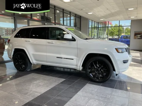 White 2017 Jeep Grand Cherokee Altitude for sale in Kansas City, MO
