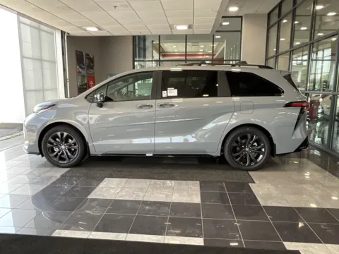More photos of 2025 Toyota Sienna XSE at Jay Wolfe Toyota, MO