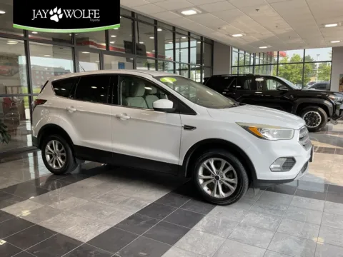 White 2017 Ford Escape SE for sale in Kansas City, MO
