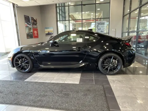 More photos of 2025 Toyota GR86 Premium at Jay Wolfe Toyota, MO