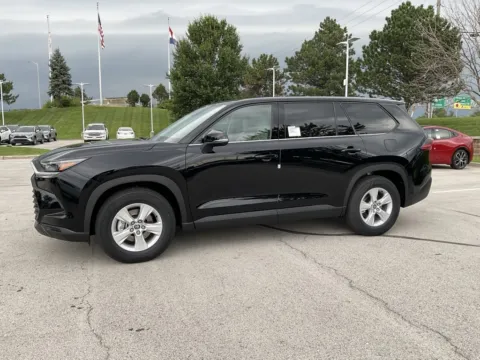 Another view of 2025 Toyota Grand Highlander LE for sale in Kansas City, MO at Jay Wolfe Toyota