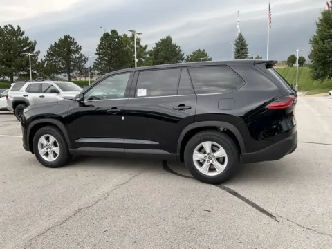 More photos of 2025 Toyota Grand Highlander LE at Jay Wolfe Toyota, MO