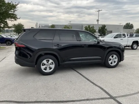 More photos of 2025 Toyota Grand Highlander LE at Jay Wolfe Toyota, MO