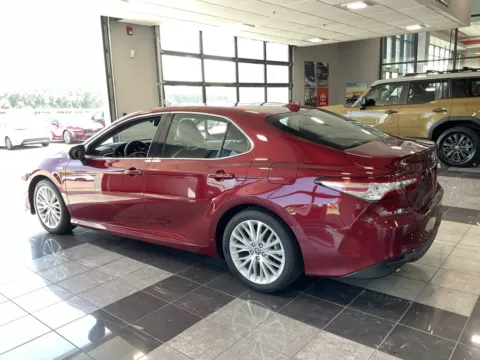 More photos of 2018 Toyota Camry Hybrid XLE at Jay Wolfe Toyota, MO