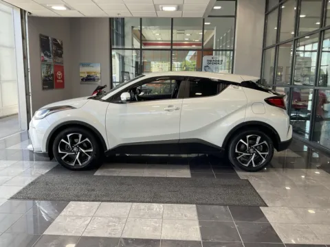 More photos of 2020 Toyota C-HR XLE at Jay Wolfe Toyota, MO