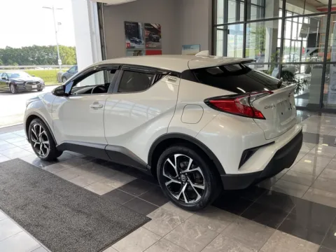 More photos of 2020 Toyota C-HR XLE at Jay Wolfe Toyota, MO
