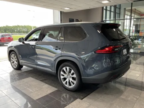 More photos of 2024 Toyota Grand Highlander Limited at Jay Wolfe Toyota, MO