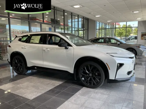 White 2025 Toyota Crown Signia Limited for sale in Kansas City, MO