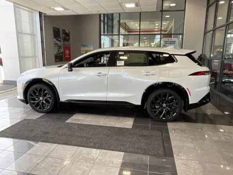 More photos of 2025 Toyota Crown Signia Limited at Jay Wolfe Toyota, MO