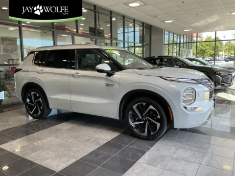White 2023 Mitsubishi Outlander PHEV SEL for sale in Kansas City, MO