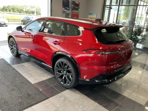 More photos of 2025 Toyota Crown Signia Limited at Jay Wolfe Toyota, MO