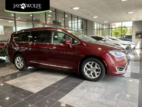 Red 2017 Chrysler Pacifica Touring L for sale in Kansas City, MO