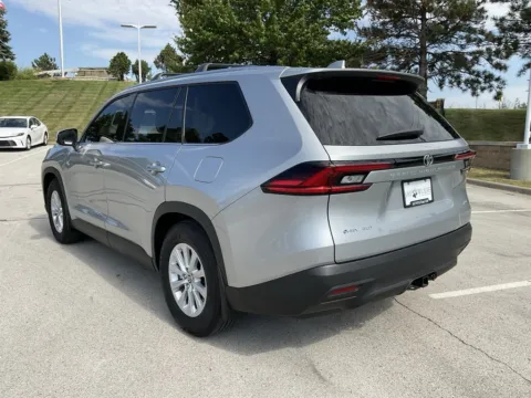 More photos of 2025 Toyota Grand Highlander Hybrid XLE at Jay Wolfe Toyota, MO
