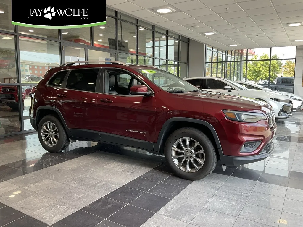 Red 2020 Jeep Cherokee Latitude Plus for sale in Kansas City, MO