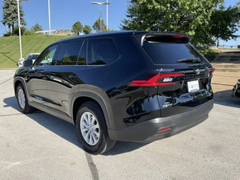 More photos of 2025 Toyota Grand Highlander XLE at Jay Wolfe Toyota, MO