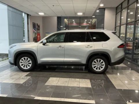 More photos of 2025 Toyota Grand Highlander XLE at Jay Wolfe Toyota, MO