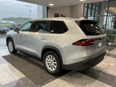More photos of 2025 Toyota Grand Highlander XLE at Jay Wolfe Toyota, MO