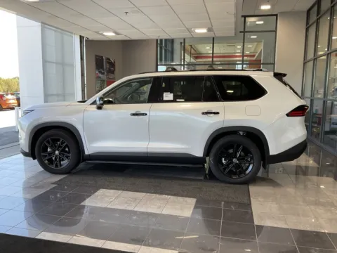 More photos of 2026 Toyota Grand Highlander Hybrid Nightshade at Jay Wolfe Toyota, MO