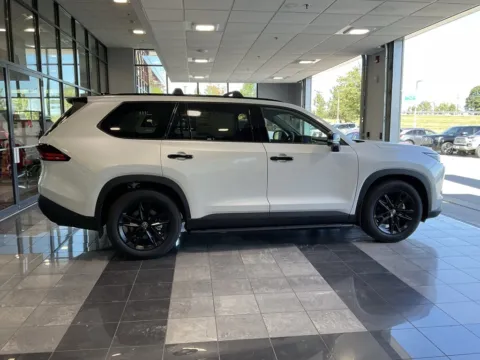 More photos of 2026 Toyota Grand Highlander Hybrid Nightshade at Jay Wolfe Toyota, MO