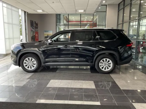 More photos of 2024 Toyota Grand Highlander XLE at Jay Wolfe Toyota, MO