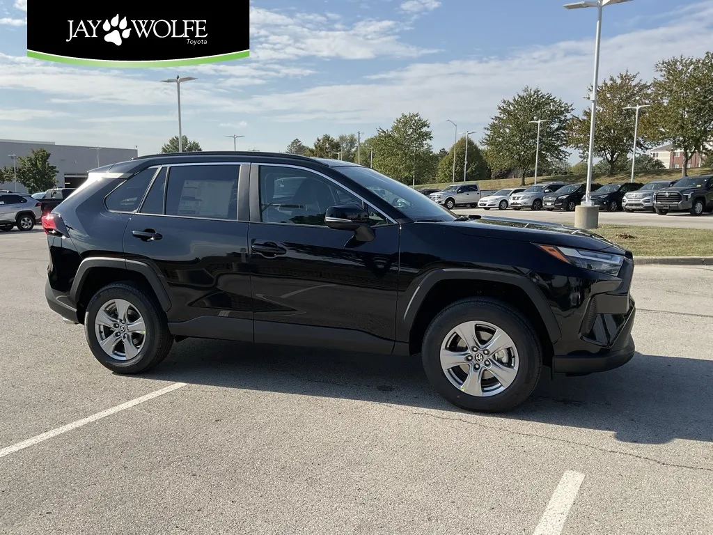 Black 2025 Toyota RAV4 XLE for sale in Kansas City, MO