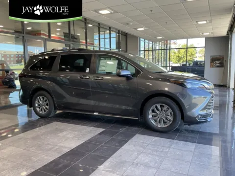 Gray 2025 Toyota Sienna XLE for sale in Kansas City, MO