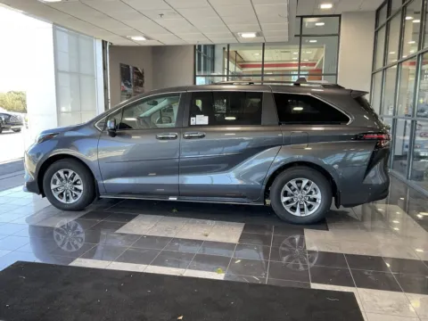 More photos of 2025 Toyota Sienna XLE at Jay Wolfe Toyota, MO
