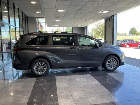 More photos of 2025 Toyota Sienna XLE at Jay Wolfe Toyota, MO