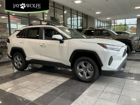 White 2025 Toyota RAV4 XLE for sale in Kansas City, MO